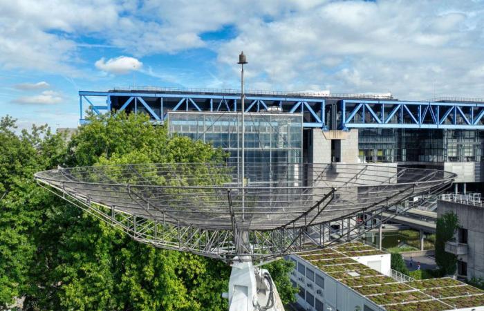 Una nueva vida para el radiotelescopio del Parque de La Villette
