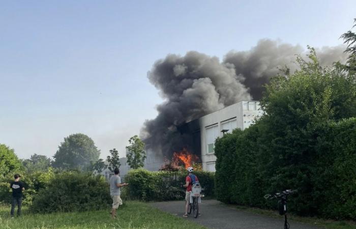 Incendio en una escuela primaria cerca de Lyon, dos aulas se convierten en humo
