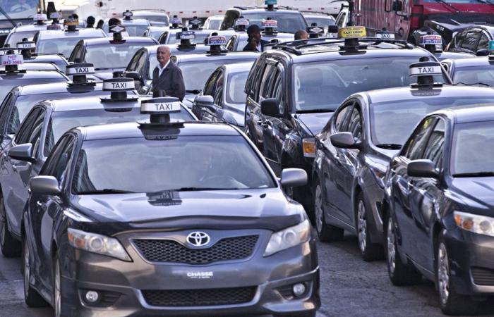Abolición del sistema de permisos | Quebec tendrá que pagar más de 219 millones a miles de ex taxistas