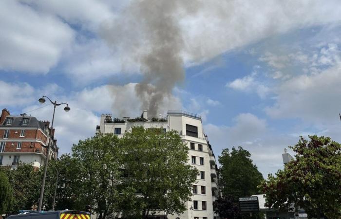 Edificio en llamas en la Porte de Saint-Cloud de París: los bomberos en el lugar, la zona a evitar