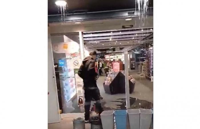 VIDEO. Grandes fugas de agua frente a una tienda Fnac en Metz: “Los empleados se llevaron cubos”