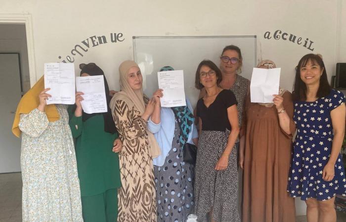 Seis estudiantes de origen marroquí aprueban un examen de francés gracias a una asociación Var