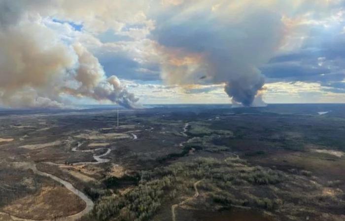 Cientos de personas evacuadas por incendios forestales