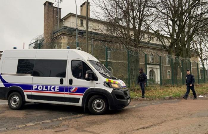 París: catorce personas se escapan del centro de detención administrativa de Vincennes, una es arrestada