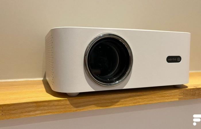 ¿Por qué me enamoré de este pequeño proyector de vídeo Full HD por menos de 150€?