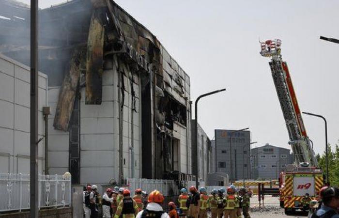 Incendio en fábrica de baterías de litio mata a 22 personas