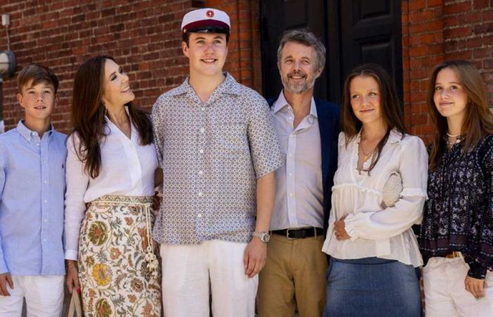 El Príncipe Heredero Christian rodeado de su familia para recibir su diploma y discutir su futuro