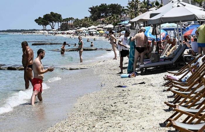 Privatización ilegal de playas: un flagelo que enfurece a los griegos