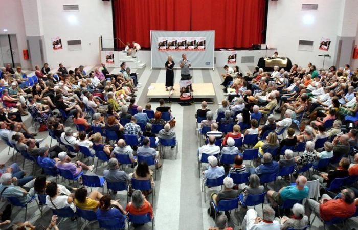 El Frente Popular y la candidata Viviane Thivent reúnen a 300 personas en Narbona