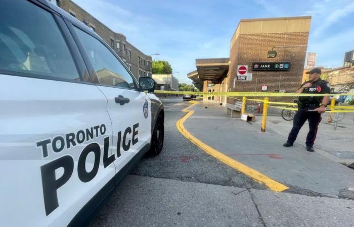 Un hombre apuñalado en una estación de metro de Toronto muere a causa de las heridas