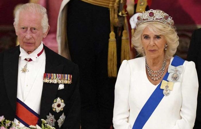 La reina Camila luce por primera vez la medalla de la Orden de Familia del rey Carlos III