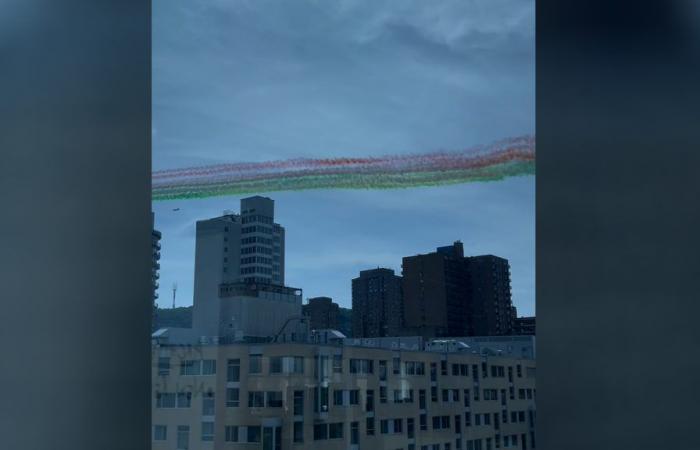 ¿Has visto aviones dejar estelas de humo rojo y verde en el cielo de Montreal? Esto es lo que pasó