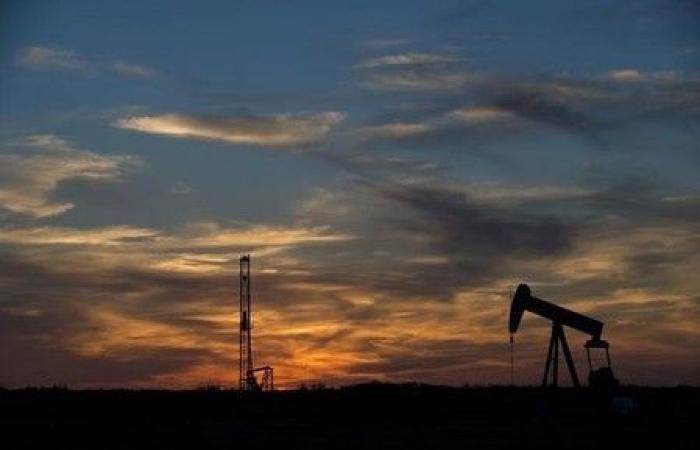El petróleo sube por las perspectivas de reducción de inventarios y los riesgos en Oriente Medio