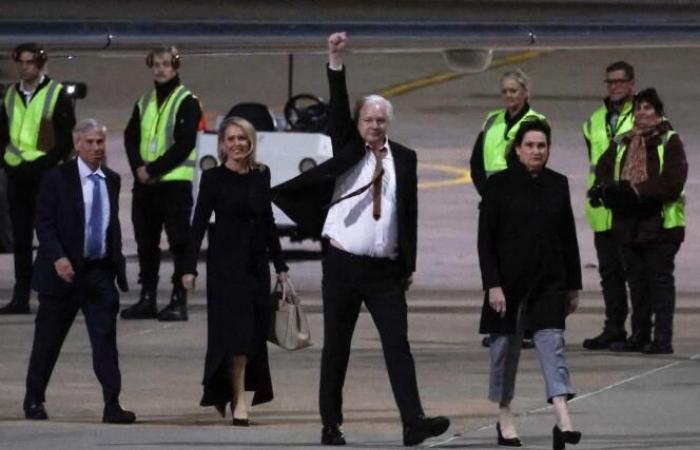 El regreso del “héroe” Julian Assange a Australia