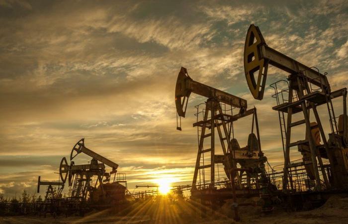 ¿Por qué están cayendo los precios del petróleo?