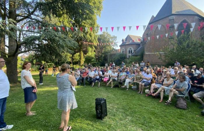 Elecciones legislativas en Flandes: Émilie Ducourant (NFP) reunió a 150 personas en Hazebrouck y organizó una velolución