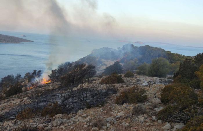 En Grecia, tras un incendio provocado por fuegos artificiales, los capitanes de un yate se enfrentan a veinte años de prisión