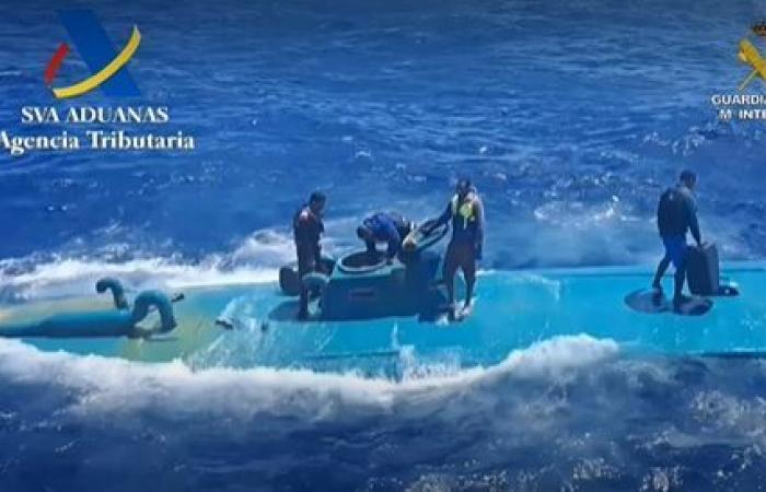 Descubiertos por la policía, los narcotraficantes hunden su submarino con su carga