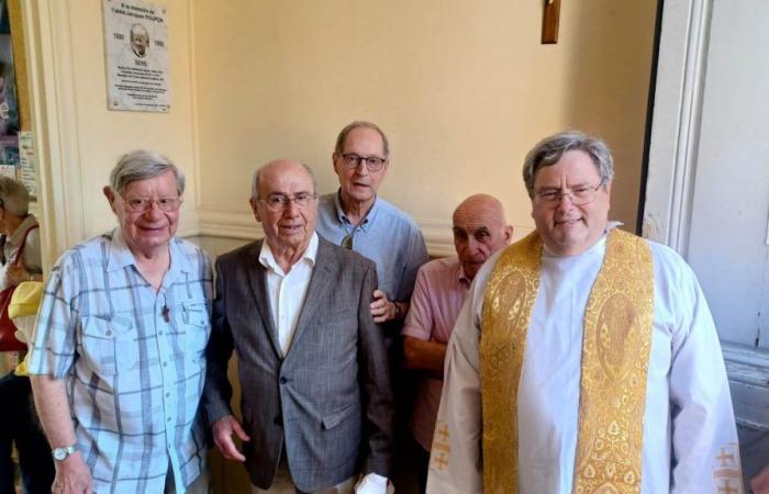 SENS – Una nueva placa en homenaje al Padre Poupon en las instalaciones del Arzobispado