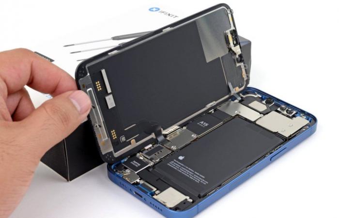 Apple estaría trabajando en un nuevo sistema para reemplazar fácilmente la batería de un iPhone