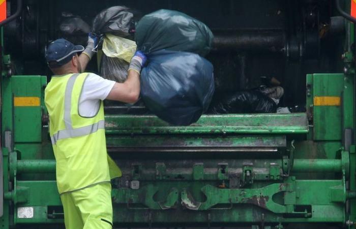 Los recolectores de basura de Abbeville están en huelga tras la eliminación de las prestaciones sociales, la comunidad se defiende