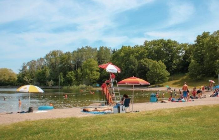 Este parque de Ontario tiene un pintoresco paseo marítimo alrededor de un brillante lago azul