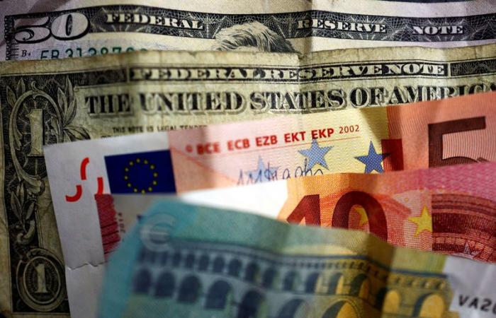 El dólar se fortalece a la espera de los datos del PCE; El euro se debilita por la incertidumbre política Por Investing.com