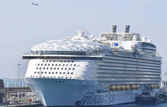 Royal Caribbean: se produce un incendio en el crucero más grande del mundo