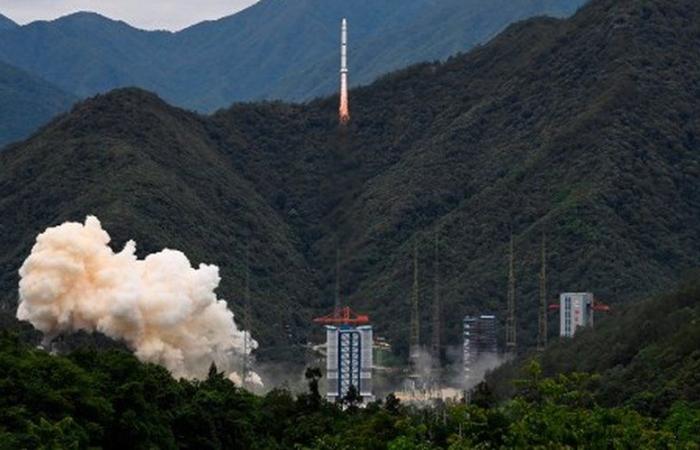 VIDEO. La caída de un trozo de cohete chino siembra el pánico en un pequeño pueblo