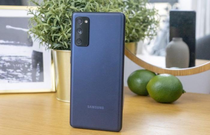 Ventas / Ventas telefónicas – El smartphone Samsung Galaxy S20 FE 5G Lavender “4 estrellas” a 349,00 €