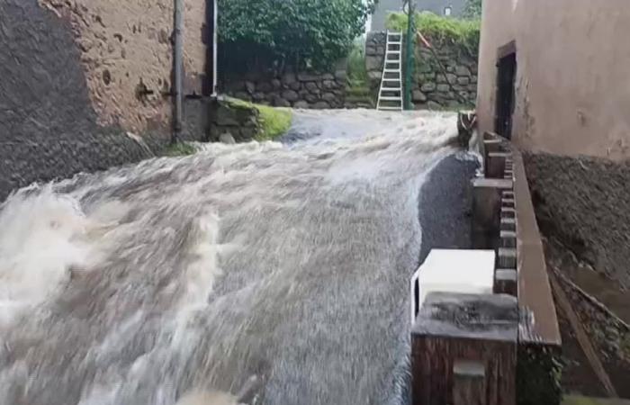 “Es una locura, incluso arranca el alquitrán”, las imágenes de las inundaciones en una aldea cercana a Clermont-Ferrand