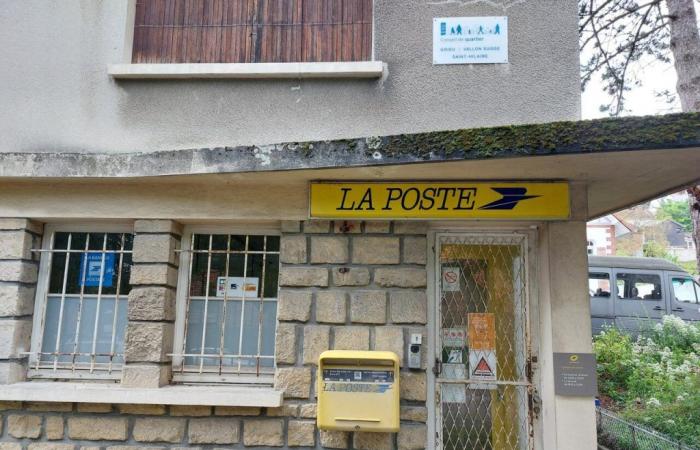 En Ruán, esta pequeña oficina de correos situada en un barrio aislado está amenazada: “Hacen todo lo posible para que cierre”
