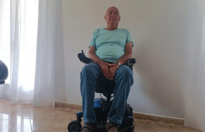 “Cuando estás enfermo, no tienes fuerzas para luchar”: padeciendo la enfermedad de Charcot, el Seguro rechaza la renovación de su silla