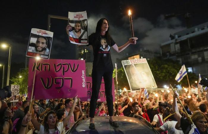 Miles de personas se manifiestan en Tel Aviv para exigir la liberación de los rehenes retenidos por Hamás