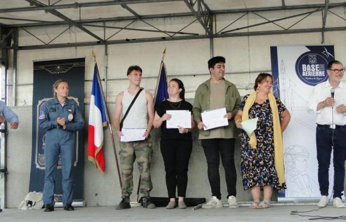 Paseos – Ocio – 76 certificados de iniciación aeronáutica expedidos durante los 10 años del diploma en el aeródromo de Carpentras