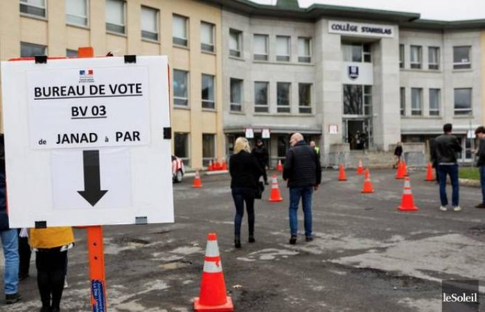 Un número “histórico” de franceses votan en Quebec
