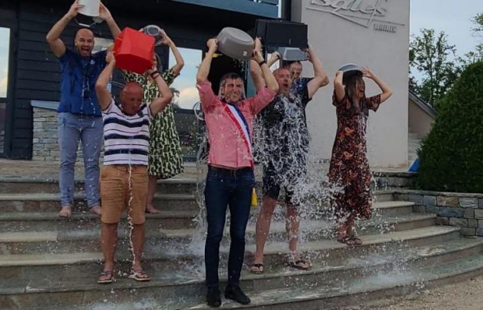 Video. Los funcionarios electos de Ventas lanzan en Annecy, Rumilly y Aix-les-Bains un desafío para un Ice Bucket Challenge en favor de la enfermedad de Charcot