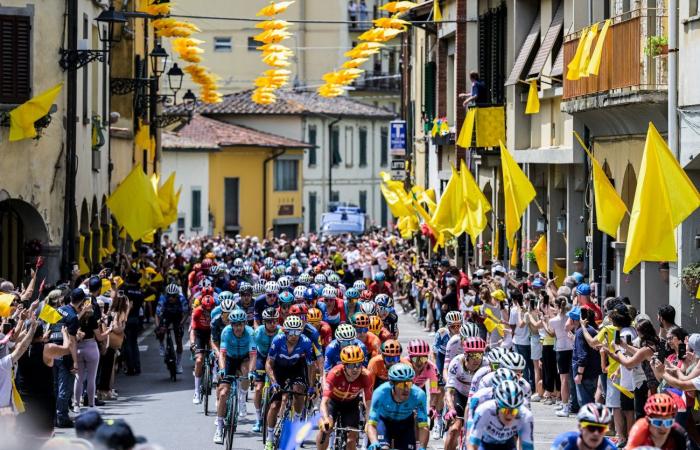Tour de Francia (Etapa 1 Florencia – Rimini): Bardet triunfa y se lleva la tarjeta amarilla por primera vez en su carrera