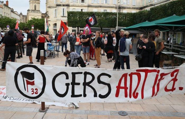 Elecciones legislativas de 2024 en el Gers: manifestación en la Place de la Libération de Auch contra la extrema derecha