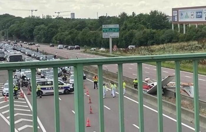 Tres muertos en el accidente de un avión de pasajeros en la autopista A4