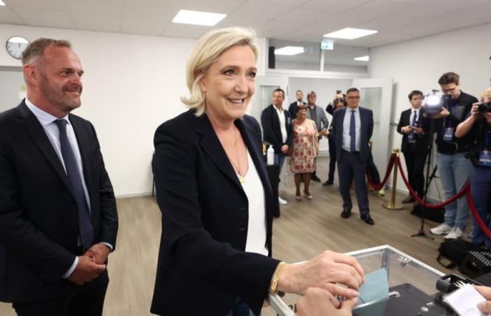 Marine Le Pen votó en Hénin-Beaumont para la primera vuelta de las elecciones legislativas anticipadas