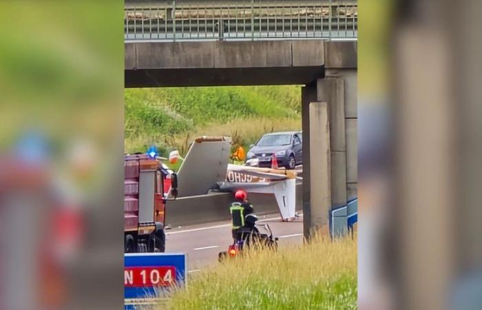 El avión de pasajeros choca contra una línea de alta tensión y se estrella en la autopista: 3 muertos en la A4 en Sena y Marne