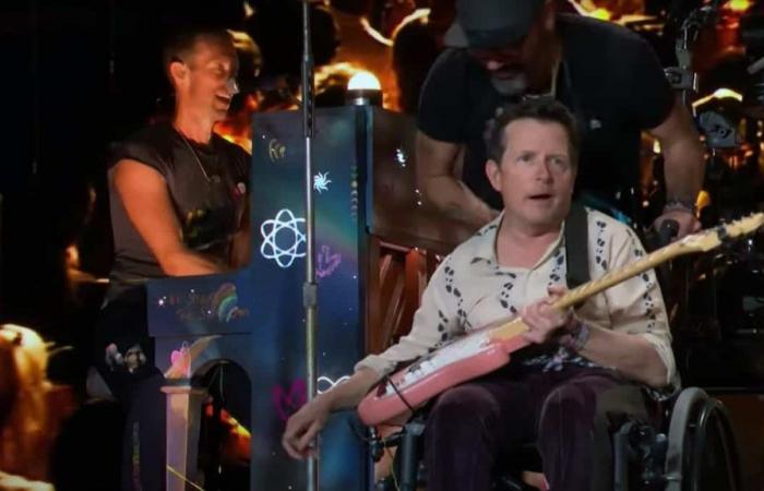 VÍDEO | Michael J. Fox actúa en el escenario con Coldplay