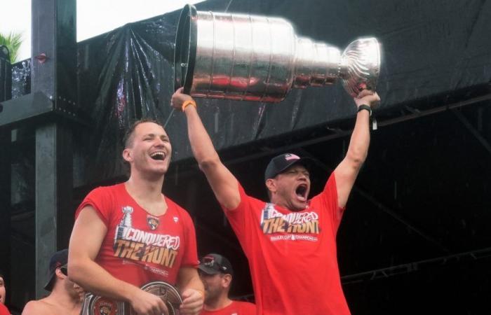 NHL: Matthew Tkachuk se burló de los fanáticos de los Oilers durante el desfile de los Panthers