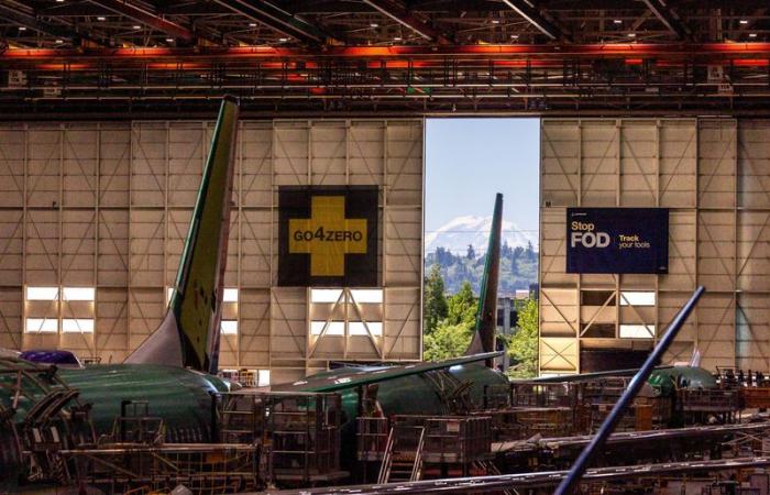 Los fiscales estadounidenses se reúnen con Boeing y las víctimas del accidente a medida que se acerca la decisión sobre los cargos penales, dicen las fuentes