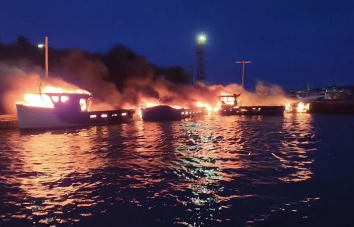 Un incendio destruye cinco barcos pesqueros en Grande-Entrée