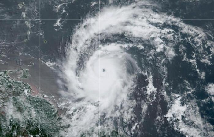 El huracán Beryl, “extremadamente peligroso” con vientos de 200 km/h, amenaza el Caribe