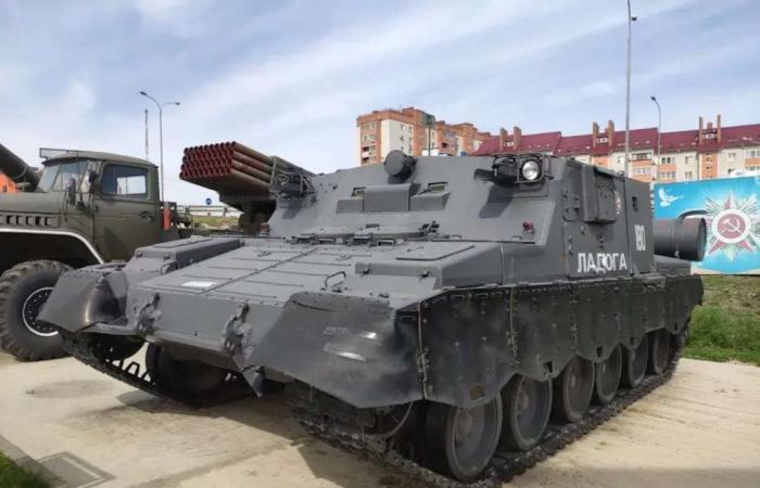 Un tanque ruso muy raro, preparado para un apocalipsis nuclear, destruido por Ucrania