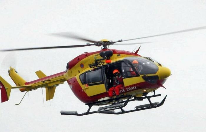 Un hombre de 34 años rescatado en avión en estado grave tras una caída de motocicleta en Orne