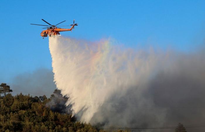 Grecia | Los incendios forestales controlados cerca de Atenas, las autoridades temen un verano difícil